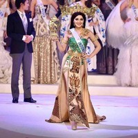 Jolene Marie lalu menjelma bak srikandi saat sesi kostum nasional. Ia berhasil memukau dengan kostum bertema The Legend of Dewi Rengganis buatan Diana Couture yang berkolaborasi dengan brand aksesori Le Ciel. (Foto: Instagram/@officialputeriindonesia)