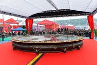 Keren! Hot Pot Paling Besar di Dunia Ini Bisa Tampung 2,000 kg Sup