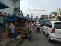 Camat Bakal Pertahankan PKL Pasar Citeureup Meski Bikin Semrawut
