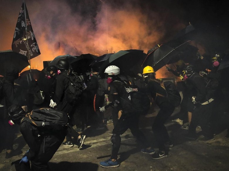 Bentrokan Saat Demo Terus Berlanjut, Hong Kong Liburkan Seluruh Sekolah Bentrokan Saat Demo Terus Berlanjut, Hong Kong Liburkan Seluruh Sekolah