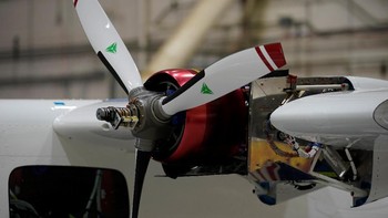 Sistem pesawat listrik ini lebih mudah dirawat dan beratnya lebih ringan, membutuhkan lebih sedikit energi untuk terbang. Foto: Reuters