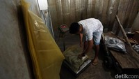Kehadiran listrik selama 24 jam dari PLN memberikan dampak positif bagi perusahaan ini. Ako mengatakan, sebelum listrik mengalir selama 24 jam, perusahaan tersebut menyuplai listrik dari PLN dan bantuan genset.