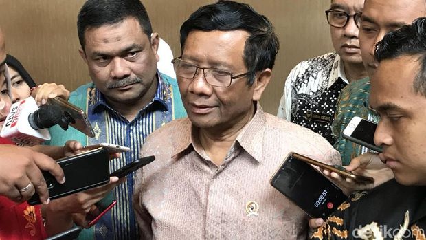 Mahfud dan Puan Tak Satu Solusi Soal Radikalisasi