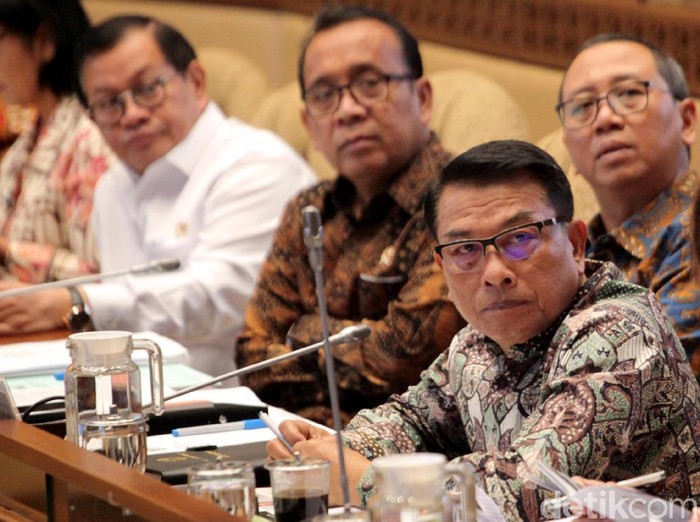 Mensesneg Pratikno bersama Kepala KSP Moeldoko dan Seskab Pramono Anung hadiri raker bersama Komisi II DPR. Apa saja yang dibahas dalam raker itu?