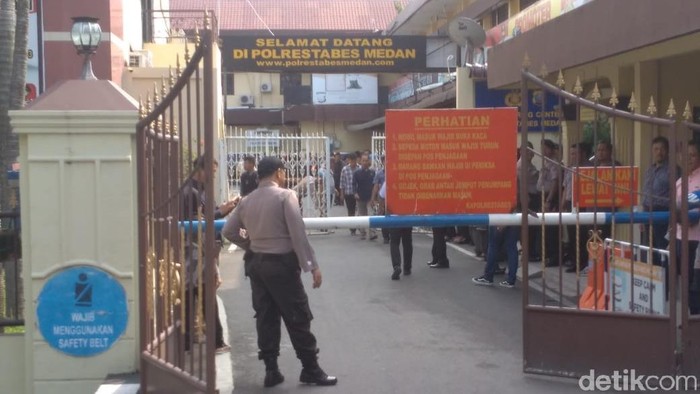 Suasana Polrestabes Medan usai bom bunuh diri