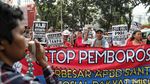 Aksi Tolak Anggaran Lem Aibon di DPRD DKI Jakarta