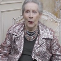 Setelah 60 tahun berlalu, dan tubuh Lesley kini lebih renta, namun semangatnya untuk berpose di depan kamera tidak pudar. Aku sangat enjoy dalam pemotretan tersebut. James membuat pemotretan ini sangat mudah, ucapnya.  Foto: dok. Huntington House