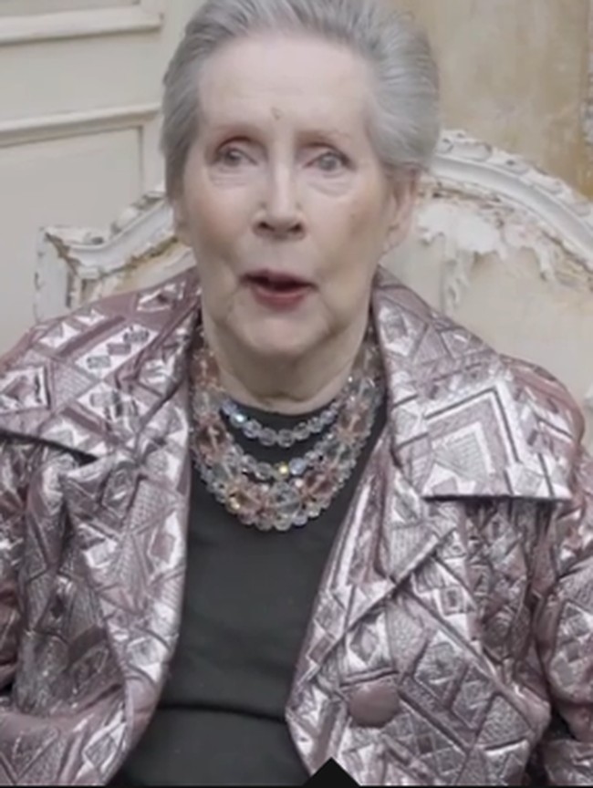 Setelah 60 tahun berlalu, dan tubuh Lesley kini lebih renta, namun semangatnya untuk berpose di depan kamera tidak pudar. Aku sangat enjoy dalam pemotretan tersebut. James membuat pemotretan ini sangat mudah, ucapnya.  Foto: dok. Huntington House