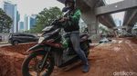 Motor Parkir Liar di Proyek JLNT Kuningan Makin Menjadi-jadi