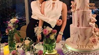 Dengan meja berhias bunga dan kue ulang tahun yang super mewah, Jolene Marie menghadiri pesta ulang tahun dari seorang temannya. Foto: Instagram @joleneemarie