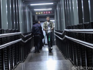 Makin Ngetren, Ini Poin Keselamatan Naik Skuter Listrik