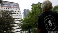 Hingga kini, Sumarsih bersama sejumlah aktivis lainnya tak berhenti untuk terus meminta keadilan atas kematian putranya, salah satunya dengan meminta pemerintah untuk mengungkap dan mengadili pelanggar HAM yang terjadi di Indonesia.