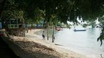 Foto: Pantai RI Ini Ramai Turis, tapi Masih Terbatas Listrik