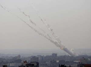2 Roket dari Militan Gaza Meledak di Pantai Tel Aviv