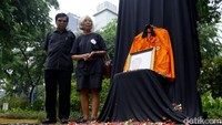 Aksi tabur bunga tersebut digelar di kawasan Universitas Atma Jaya, Jakarta.