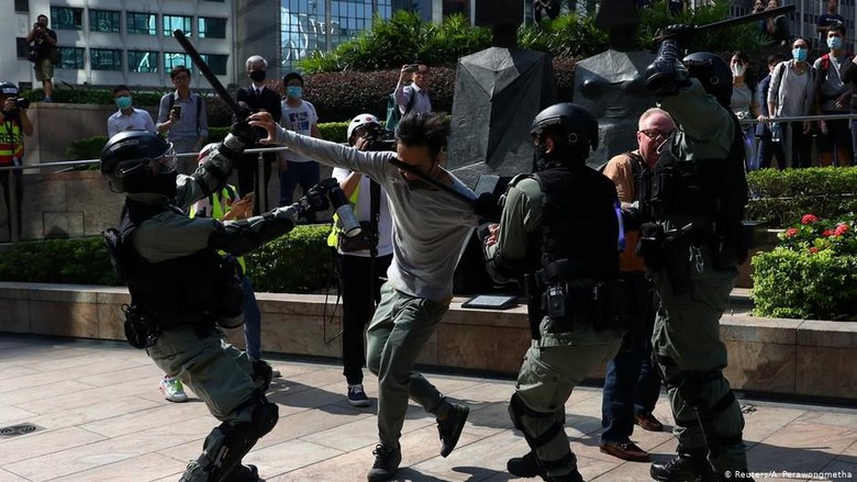 Hong Kong Berada di Ambang Kehancuran Total Hong Kong Berada di Ambang Kehancuran Total