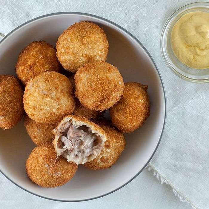 Lekker Ngemil Bitterballen Keju Gurih Mulur di Sini