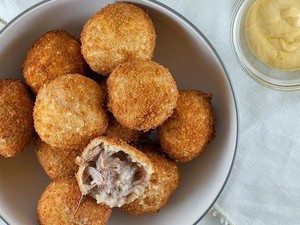 Lekker! Ngemil Bitterballen Keju Gurih Mulur di Sini
