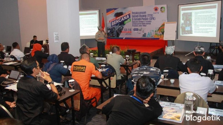 BNPB Gelar Simulasi Penanggulangan Bencana di Banyuwangi BNPB Gelar Simulasi Penanggulangan Bencana di Banyuwangi
