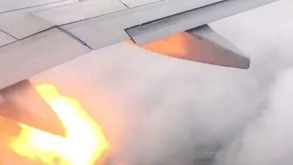 Mesin Pesawat Terbakar, Penumpang Tulis Pesan Terakhir buat Ibu Mesin Pesawat Terbakar, Penumpang Tulis Pesan Terakhir buat Ibu