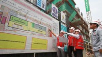 Perkembangan pembangunan kawasan properti, tentu merupakan pasar yang besar bagi pelaku industri konstruksi. Salah satu kontraktor nasional yang memiliki pengalaman dalam membangun properti adalah PT Adhi Persada Gedung. Anak usaha PT Adhi Karya (Persero) Tbk ini, mendapatkan kepercayaan dari developer PT Tri Raton Mega untuk membangun apartemen mewah Norrington Suites. Dari 286 unit Apartemen di Norrington Suites, akan terbagi dalam beberapa tipe, yaitu Junior Suites, Couple Suites dan Family Suitse. Foto: dok. APG