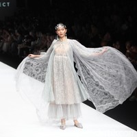 Fashion show Barli Asmara terinspirasi oleh wanita aktif yang dinamis di kota besar Asia Selatan. Yang ditampilkan di panggung Jakarta Fashion Week 2020, Senayan City, Jakarta. Sabtu [26/10/2019]. Foto: Rifkianto Nugroho/detikcom