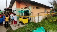 Rumah tersebut jadi tontotan warga sekitar.