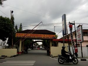 2 Ambulans Tiba di RS Bhayangkara Usai Bom Bunuh Diri di Polrestabes Medan