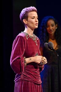 Berambut Pendek, Charlize Theron Ternyata Terinpsirasi Pemain Bola