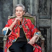 Saat aku memintanya untuk melihat ke arahku, dia memalingkan wajahnya dengan anggun. Sangat profesional. Dia sangat mudah diatur, ujar James, seperti dikutip Daily Mail.  Foto: dok. James Muller, Lesley MacLennan