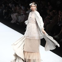 Fashion show Barli Asmara terinspirasi oleh wanita aktif yang dinamis di kota besar Asia Selatan. Yang ditampilkan di panggung Jakarta Fashion Week 2020, Senayan City, Jakarta. Sabtu [26/10/2019]. Foto: Rifkianto Nugroho/detikcom