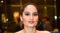 Berbeda dari kesehariannya, ia akan menjadi seorang gadis desa bernama Wulan. Pool/Noel/detikFoto.