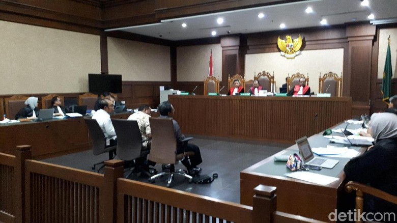 Hakim Cecar Saksi soal Siapa Bayar Kamar Hotel Rommy Saat OTT Hakim Cecar Saksi soal Siapa Bayar Kamar Hotel Rommy Saat OTT
