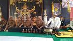 Foto: Tradisi Mandikan Benda Pusaka Kerajaan di Ciamis