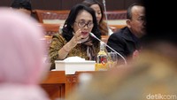Menteri Pemberdayaan Perempuan dan Perlindungan Anak (PPPA) I Gusti Ayu Bintang Darmavati memaparkan lima program prioritasnya untuk periode 2019-2024 di hadapan  Komisi VIII DPR, Jakarta, Rabu (13/11/2019).