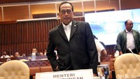 Dalam rapat kerja tersebut Kemenhub memaparkan rencana strategis lima tahun Kemenhub.