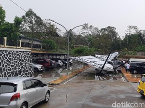 Hujan Es dan Angin Kencang di Serang, Pohon-Tower Bertumbangan
