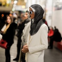  Rawdah, yang memakai hijab sejak berusia 7 tahun, telah berjuang melawan diskriminasi sejak ia pindah ke sebuah kota kecil yang berada di Norwegia. Berbagai penindasan yang ia terima itu justru memperkuat tekadnya untuk memakai hijab. Foto: instagram @rawdis