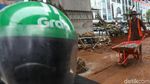 Motor Parkir Liar di Proyek JLNT Kuningan Makin Menjadi-jadi