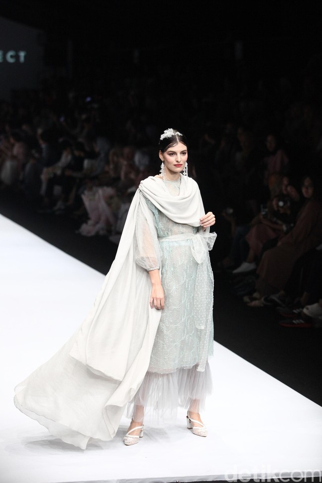 Fashion show Barli Asmara terinspirasi oleh wanita aktif yang dinamis di kota besar Asia Selatan. Yang ditampilkan di panggung Jakarta Fashion Week 2020, Senayan City, Jakarta. Sabtu [26/10/2019]. Foto: Rifkianto Nugroho/detikcom