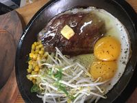 Mantap! Makan Soto Ambengan, Surabi, hingga Makanan Korea yang Bikin Laper