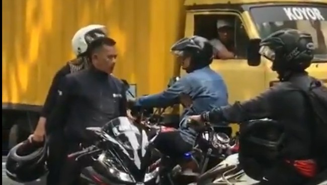 Kelakuan Pemotor Nakal yang Viral Tahun Ini