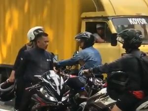 Aksi Lawan Arus Biker R15, Bukan Karena Motornya Bergaya Sport