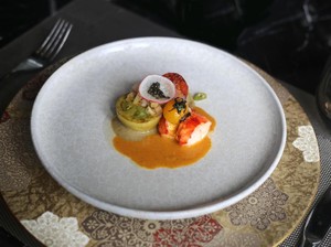 3 Chef Indonesia Sajikan Tempe Berpadu Lobster hingga Burung Dara