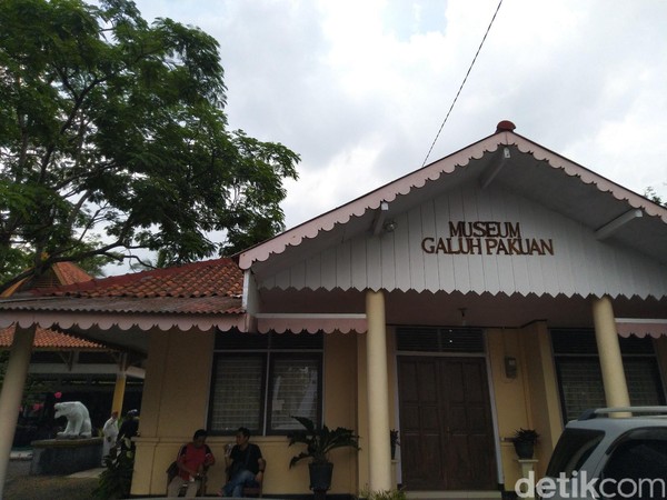 Benda seperti keris, pedang, tombak ini tersimpan di museum yang terletak di Pendopo Selagangga Jalan KH Ahmad Dahlan Ciamis. (Dadang Hermansyah/detikcom) Benda seperti keris, pedang, tombak ini tersimpan di museum yang terletak di Pendopo Selagangga Jalan KH Ahmad Dahlan Ciamis. (Dadang Hermansyah/detikcom)