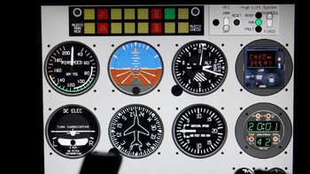 Tantangan yang masih dikerjakan di antaranya agar baterainya bisa lebih banyak menyimpan tenaga Foto: Reuters