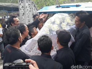 Ratusan Pelayat Antar Djaduk ke Peristirahatan Terakhir