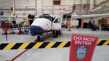 Pesawat bermesin ganda ini rencananya akan diuji coba terbang pertama kali dalam waktu setahun lagi. Ia sebenarnya memiliki 14 baling-baling sebagai tenaga pendorong, ditenagai dengan baterai lithium ion khusus. Foto: Reuters