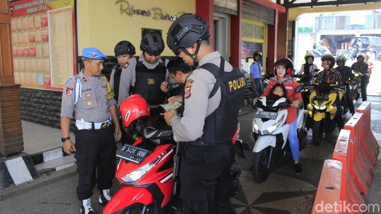 Polres di Jawa Barat Siaga Pascabom Bunuh Diri Medan Polres di Jawa Barat Siaga Pascabom Bunuh Diri Medan