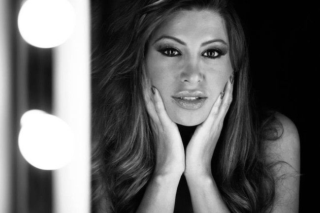 Francia juga sering berbagi foto-foto seksi dirinya yang memperlihatkan lekuk tubuhnya. Ia pun mengaku mendapat Rp 21 juta per posting foto di Instagram. Foto: Instagram